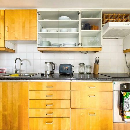 Altido Ultra Stylish Calton Road Apt W/ Parking Edimburgo Exterior foto