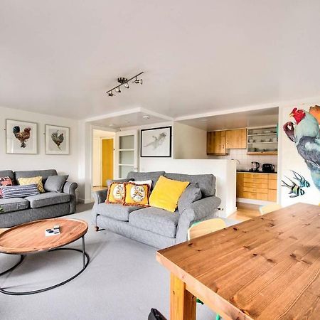 Altido Ultra Stylish Calton Road Apt W/ Parking Edimburgo Exterior foto