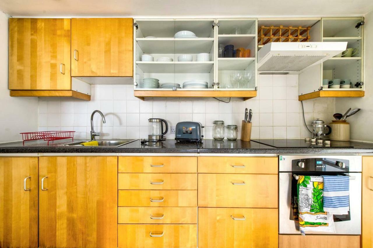 Altido Ultra Stylish Calton Road Apt W/ Parking Edimburgo Exterior foto
