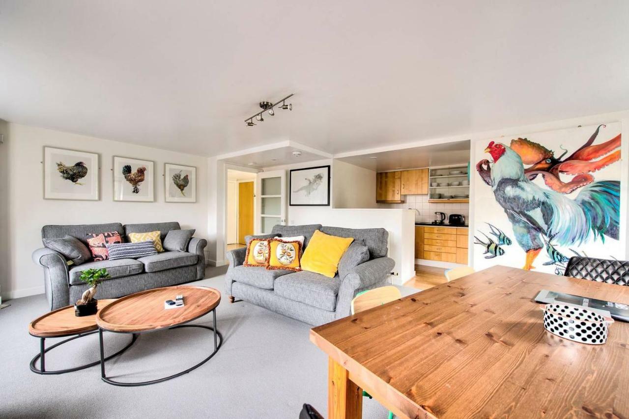 Altido Ultra Stylish Calton Road Apt W/ Parking Edimburgo Exterior foto