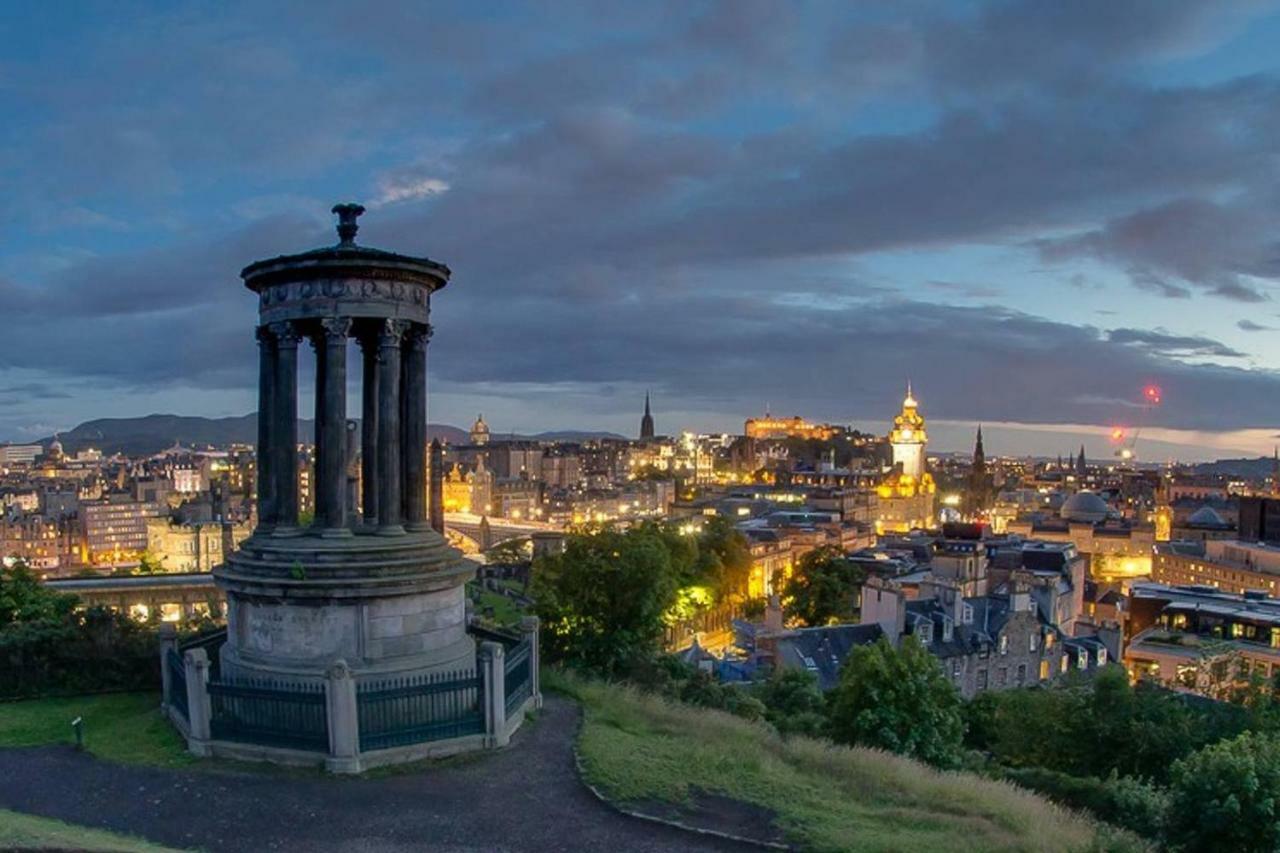 Altido Ultra Stylish Calton Road Apt W/ Parking Edimburgo Exterior foto