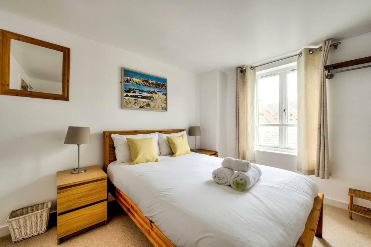 Altido Ultra Stylish Calton Road Apt W/ Parking Edimburgo Exterior foto