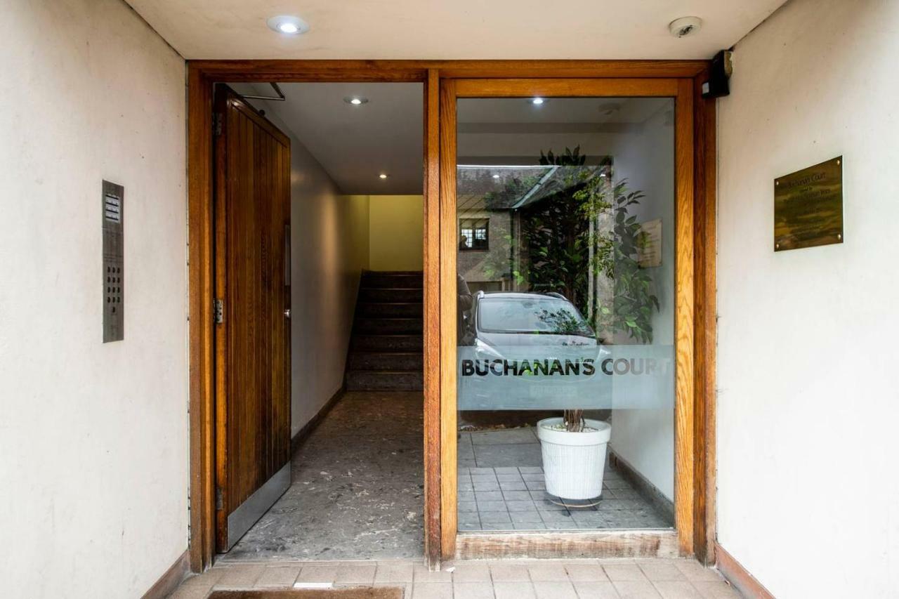 Altido Ultra Stylish Calton Road Apt W/ Parking Edimburgo Exterior foto