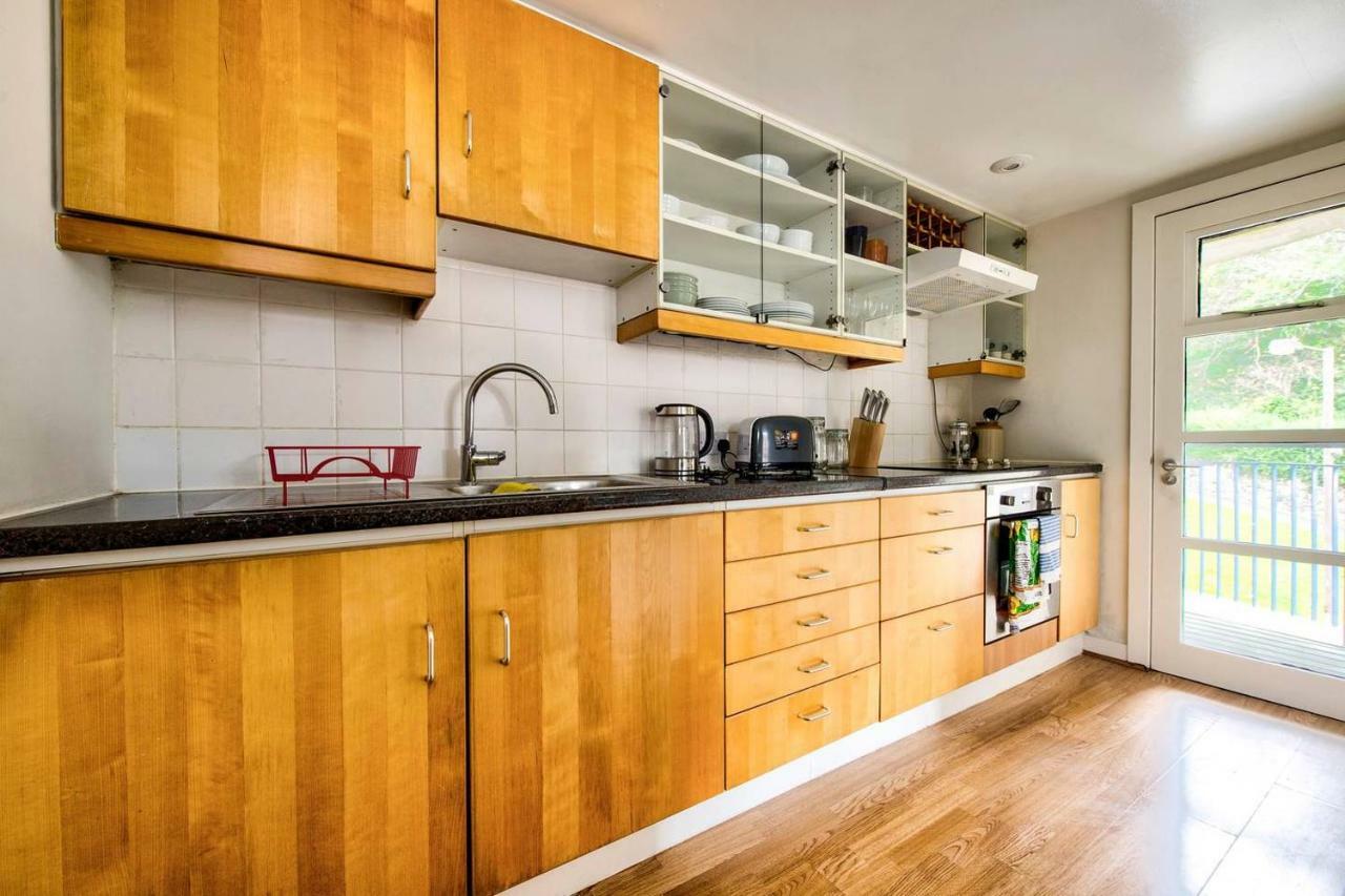 Altido Ultra Stylish Calton Road Apt W/ Parking Edimburgo Exterior foto