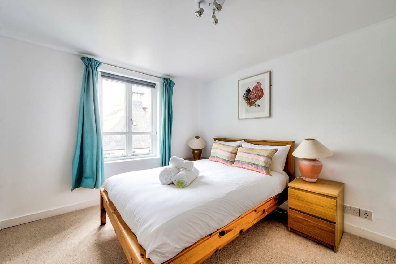 Altido Ultra Stylish Calton Road Apt W/ Parking Edimburgo Exterior foto