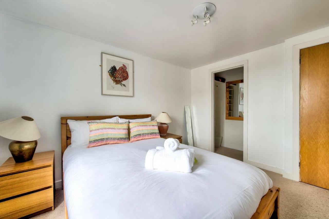 Altido Ultra Stylish Calton Road Apt W/ Parking Edimburgo Exterior foto