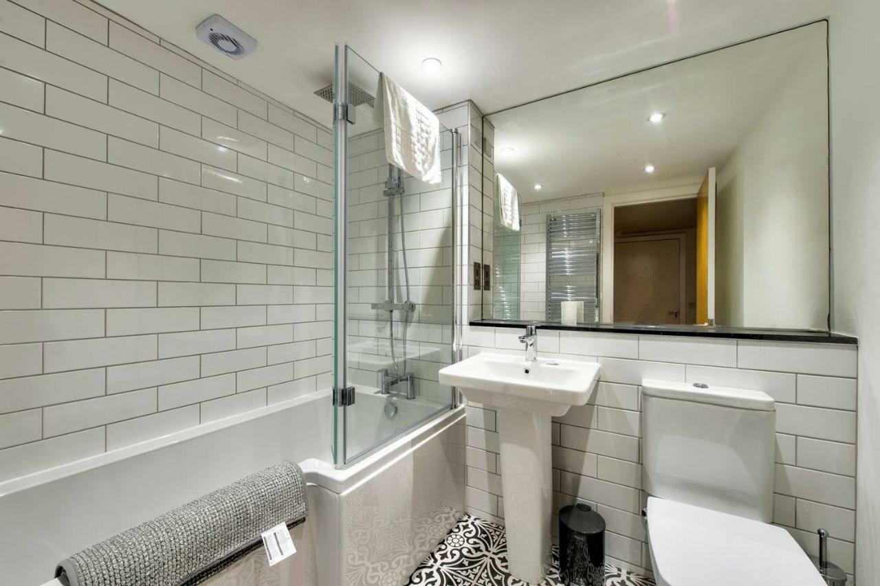Altido Ultra Stylish Calton Road Apt W/ Parking Edimburgo Exterior foto