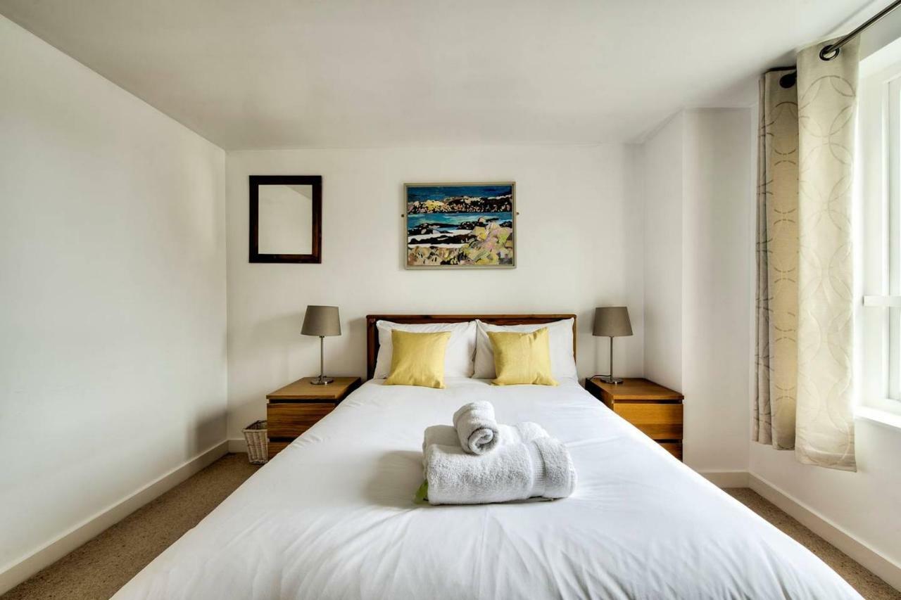 Altido Ultra Stylish Calton Road Apt W/ Parking Edimburgo Exterior foto