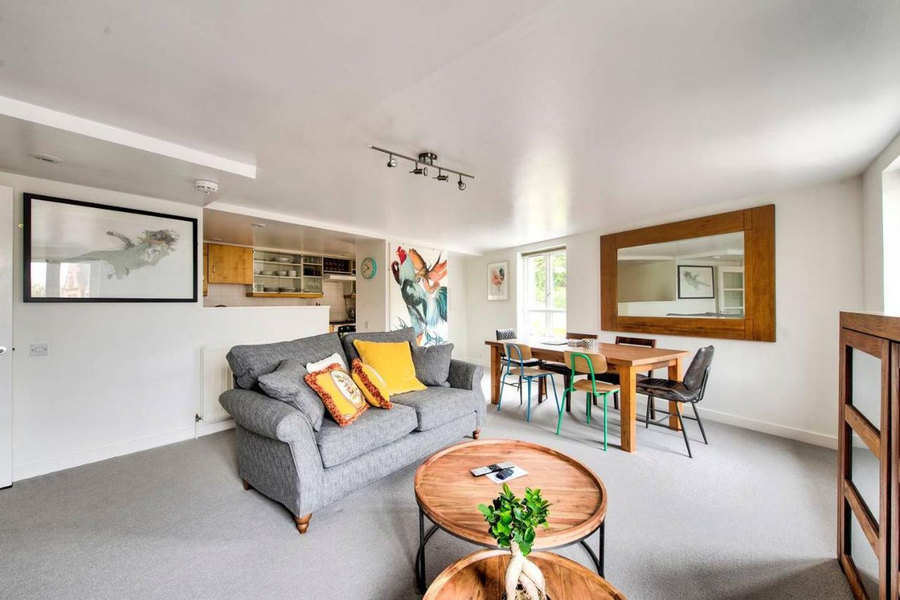 Altido Ultra Stylish Calton Road Apt W/ Parking Edimburgo Exterior foto